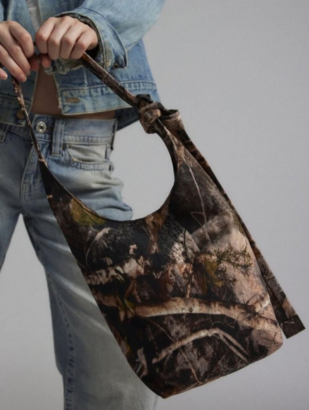 LIKE NEW BAGGU SMALL NYLON SLING BAG - PHOTO FOREST
